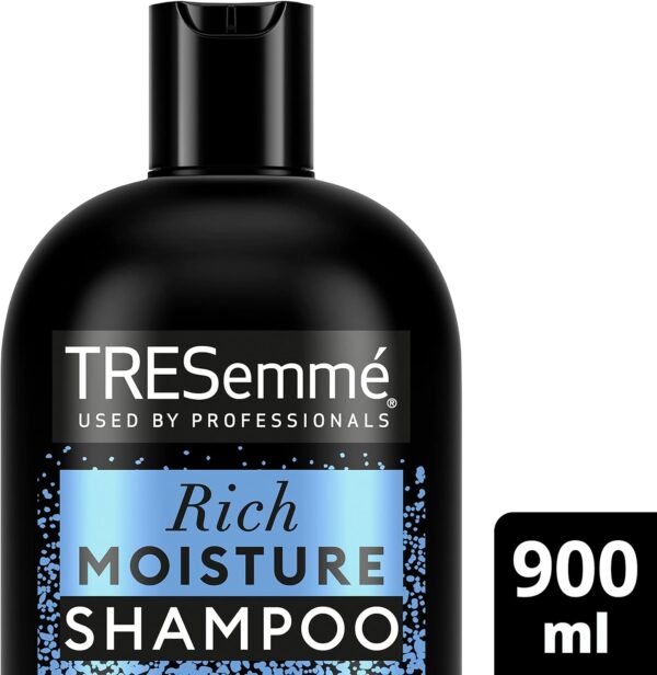 TRESemmé Rich Moisture Shampoo all-day hydration with vitamin E for dry, damaged hair 900 ml - Image 2